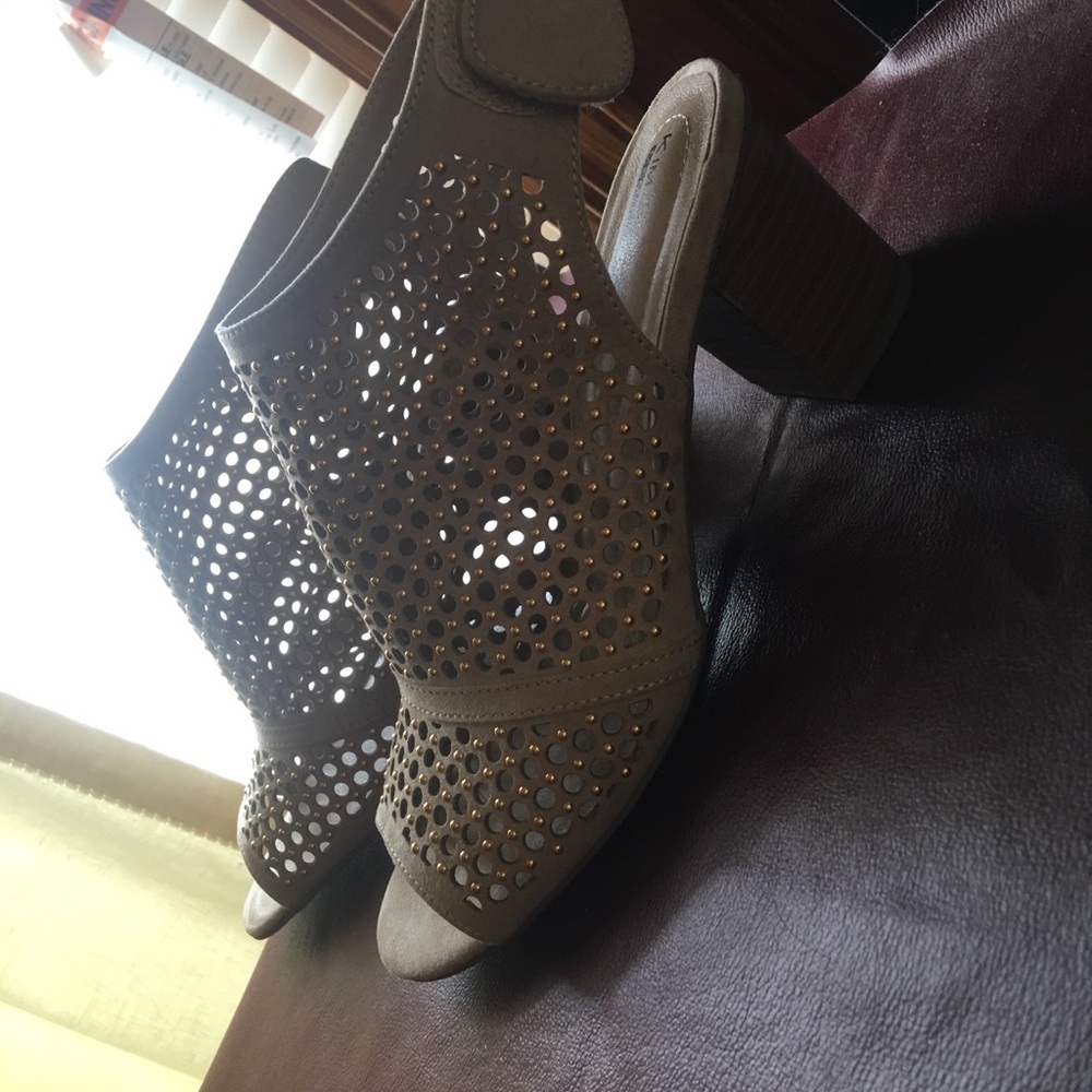 These cute shoes worn once great condition